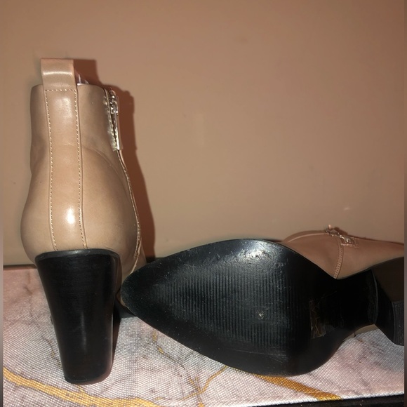 Ankle boots; size 7.5; Taupe with black sole; very pretty and comfortable; - Picture 8 of 9